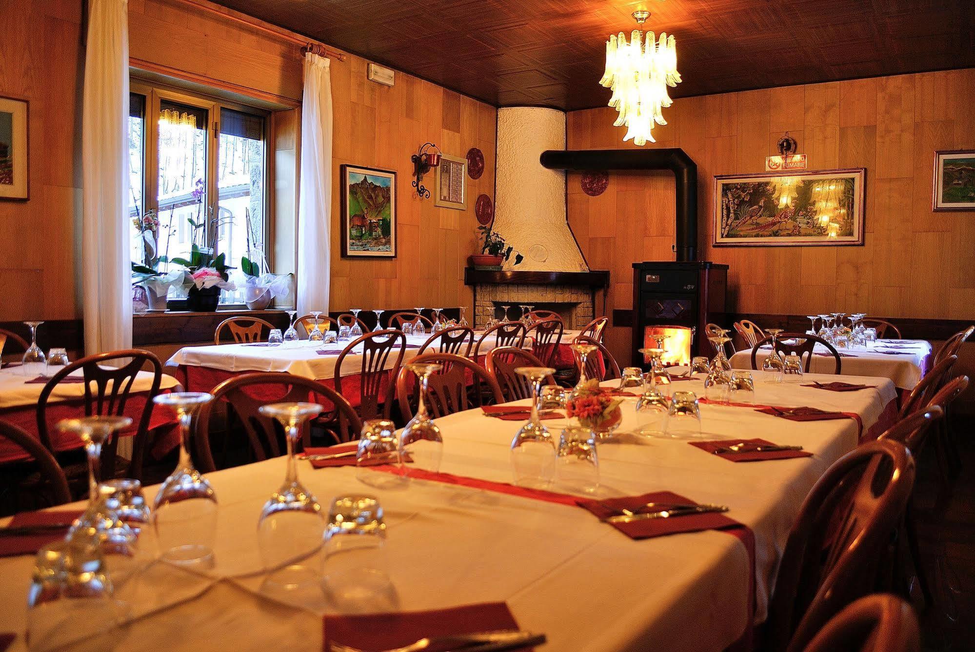 Albergo Morandi Valbondione Eksteriør bilde